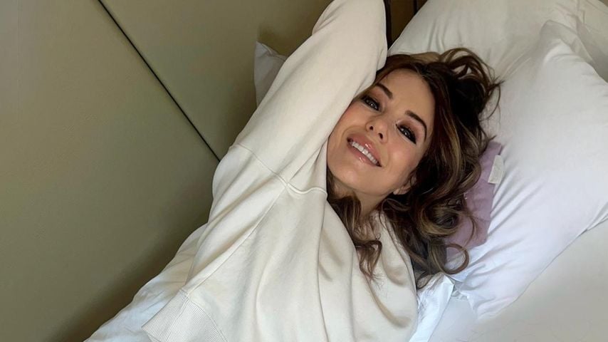 Elizabeth Hurley posiert