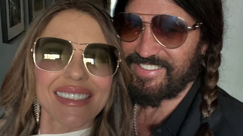 Schauspielerin Elizabeth Hurley und ihr Partner Billy Ray Cyrus