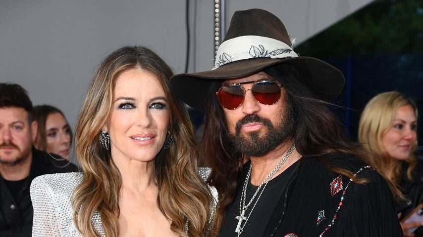 Elizabeth Hurley und Billy Ray Cyrus bei den NTA’s 2025 in London