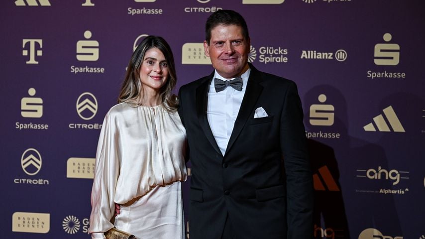 Selten: Jan Ullrich posiert mit seiner Partnerin bei Gala