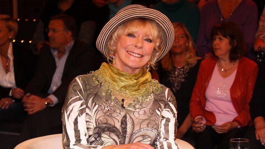 Elke Sommer am 18. Oktober 2011 zu Gast in der ZDF-Talkshow "Markus Lanz" in Hamburg
