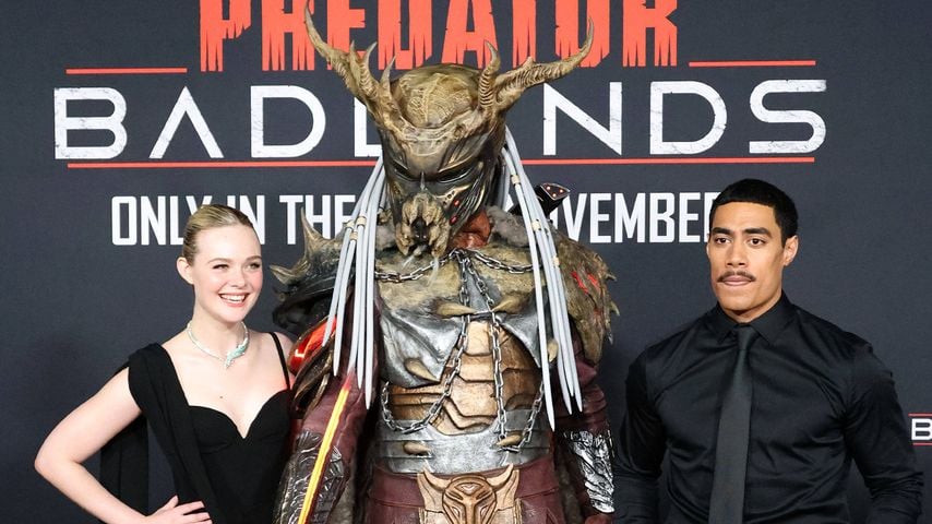 Elle Fanning und Dimitrius Schuster-Koloamatangi bei der Weltpremiere von "Predator: Badlands" in Los Angeles