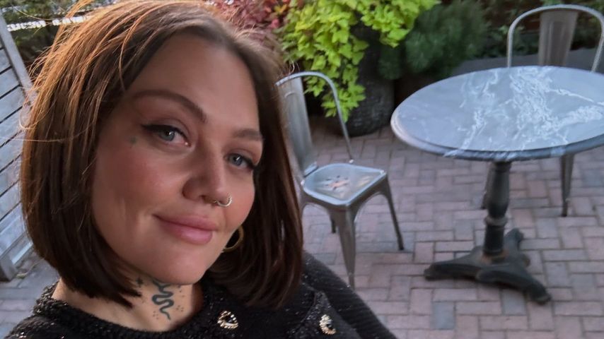 Elle King präsentiert ihren immer größer werdenden Babybauch