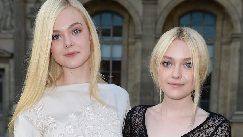 Elle und Dakota Fanning bei der Fashion Week in Paris im Oktober 2013