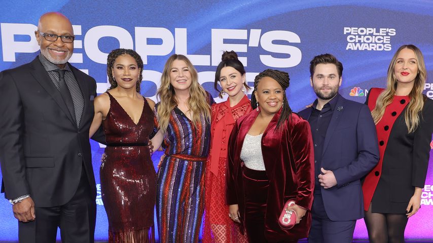 Ellen Pompeo (Mitte links) mit den restlichen "Grey's Anatomy"-Stars