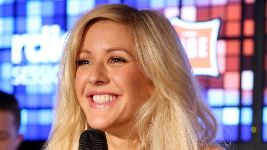 Ellie Goulding verpackt ihren Babybauch in Schlabber-Hoodie