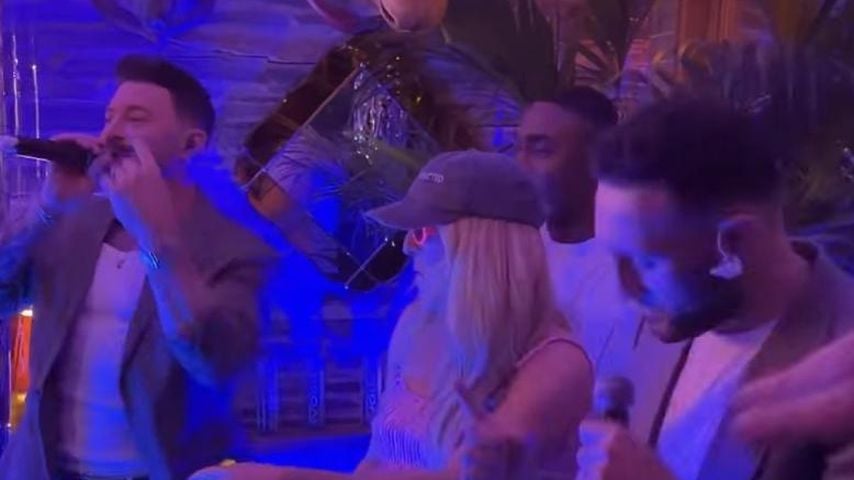 Ellie Goulding mit der Boyband Blue