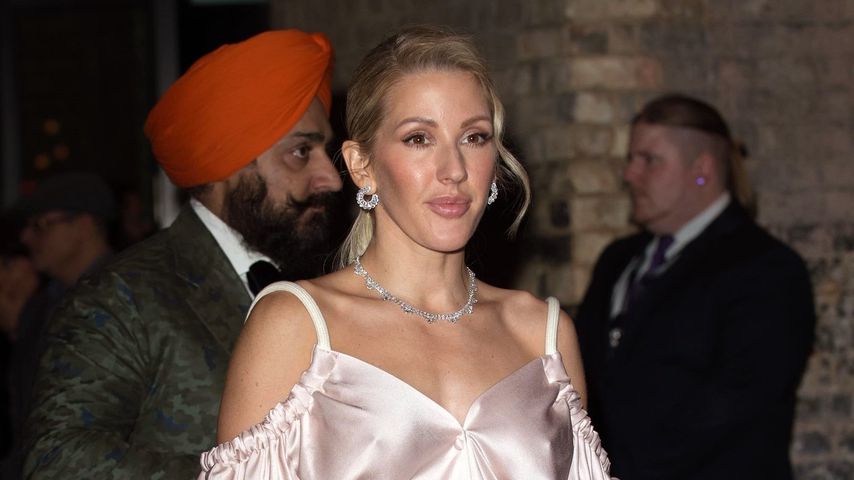 Mode-Fail? Ellie Goulding im rosafarbenen Pyjama bei Event