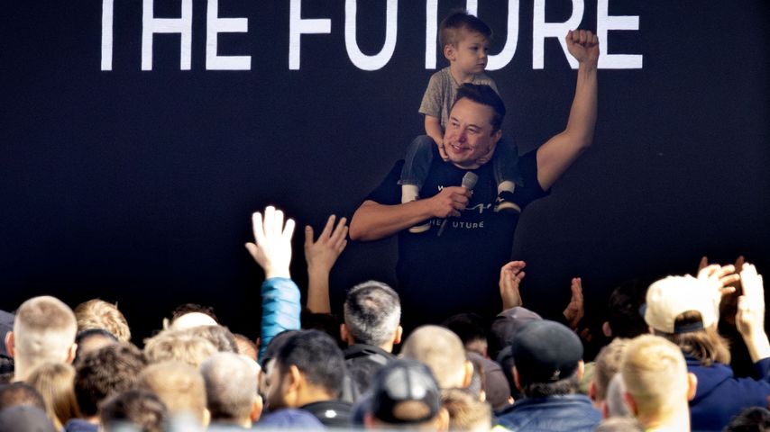 Elon Musk und sein Sohn X Æ A-Xii in Brandenburg, März 2024