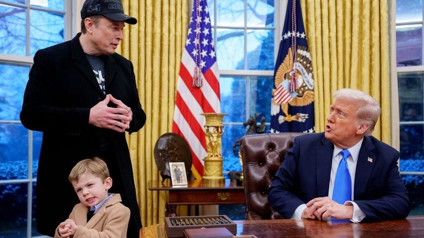 Elon Musk, sein Sohn X und Donald Trump im Weißen Haus, Februar 2025