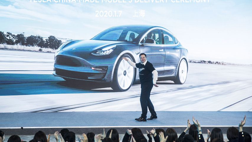 Crazy Tanzeinlage: Tesla-Chef Elon Musk schwingt Tanzbein