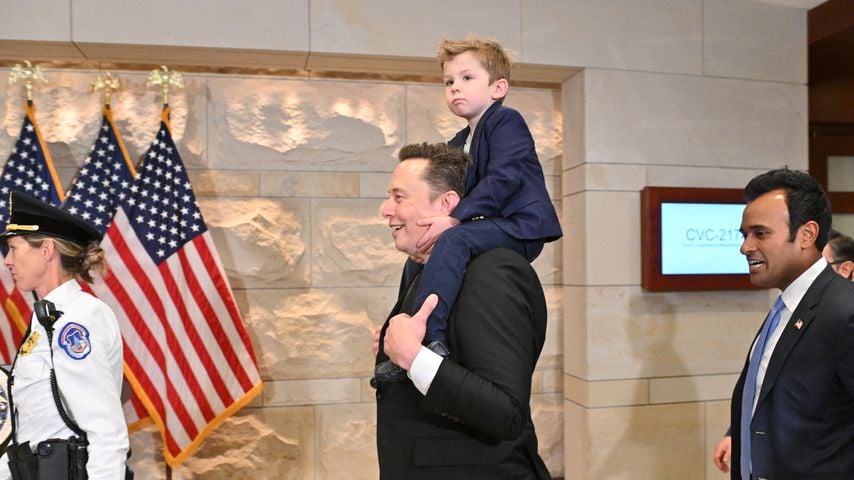 Elon Musk mit seinem Sohn X AE A-XII im Dezember 2024