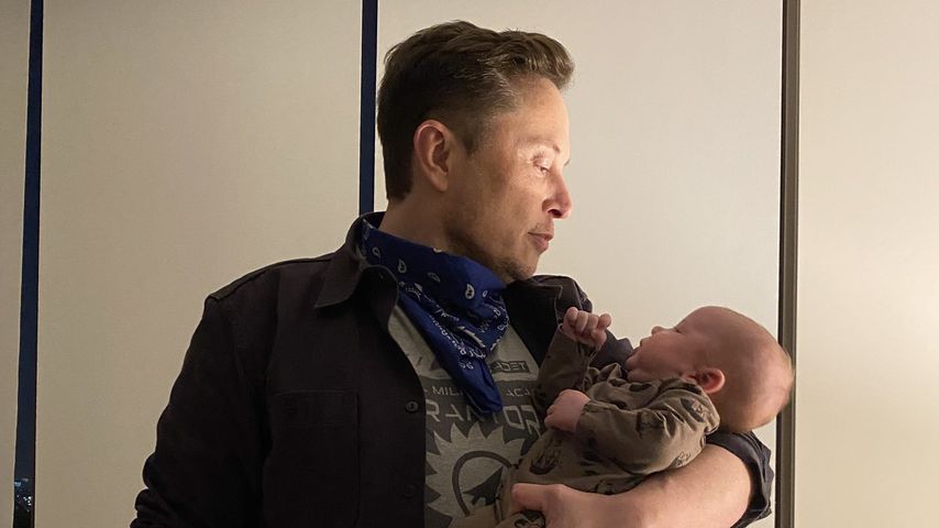 Elon Musk mit seinem Sohn X Æ A-XII im Juli 2020