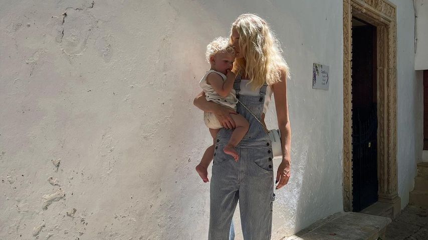 Elsa Hosk und ihre Tochter Tuulikki im Juli 2022