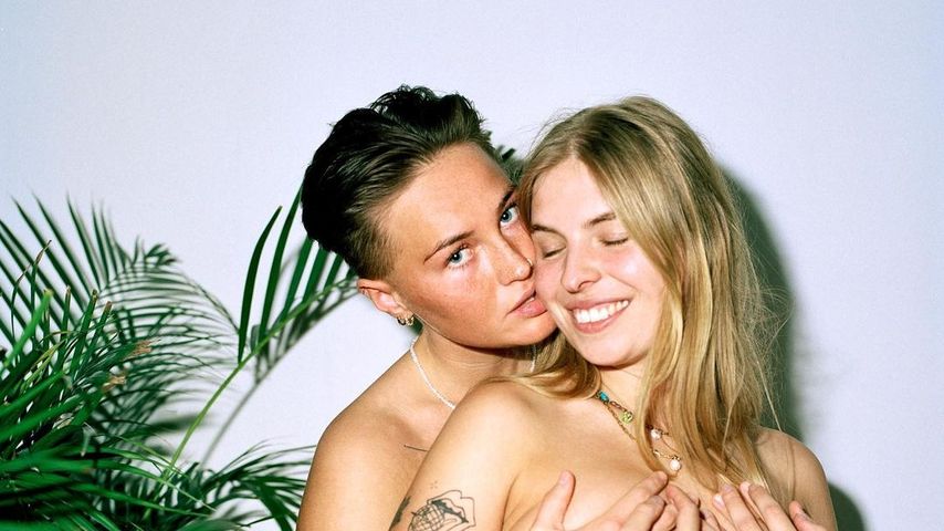 "Princess Charming"-Elsa posiert nackt mit ihrer Freundin