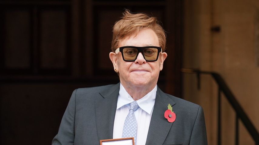 Elton John, Sänger