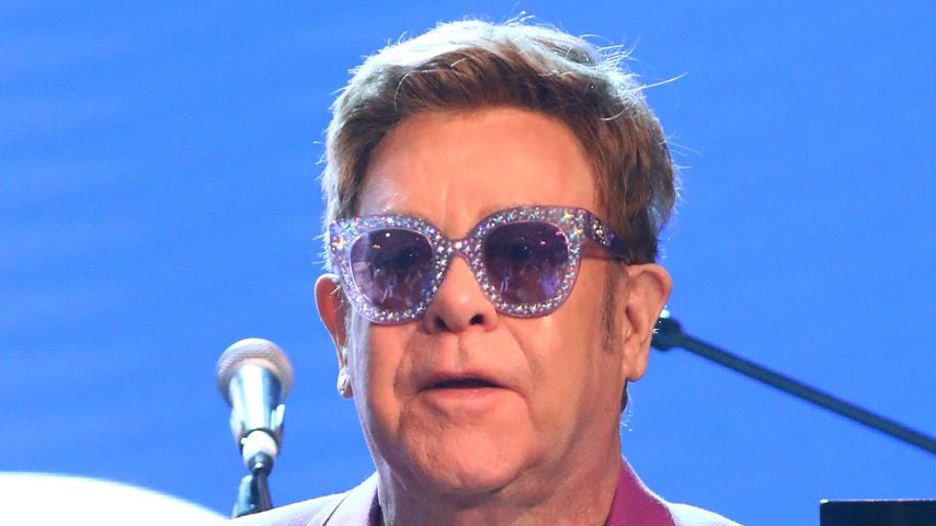 Elton John, Sänger