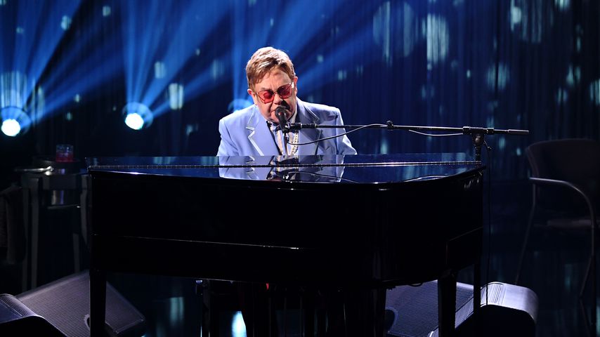 Elton John, Sänger