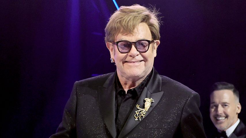 Elton John, Sänger