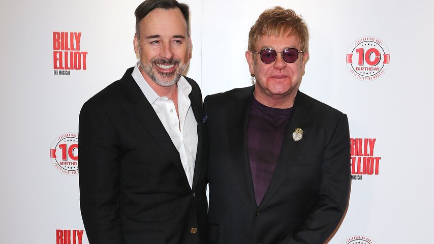 Kriselt es? Elton John verschiebt seine Hochzeit!