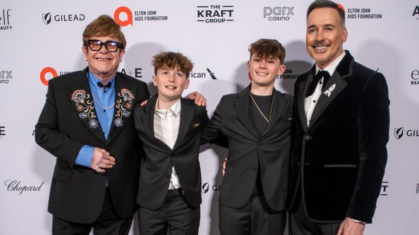 Elton John, seine Söhne Zachary und Elijah und sein Mann David Furnish, März 2025