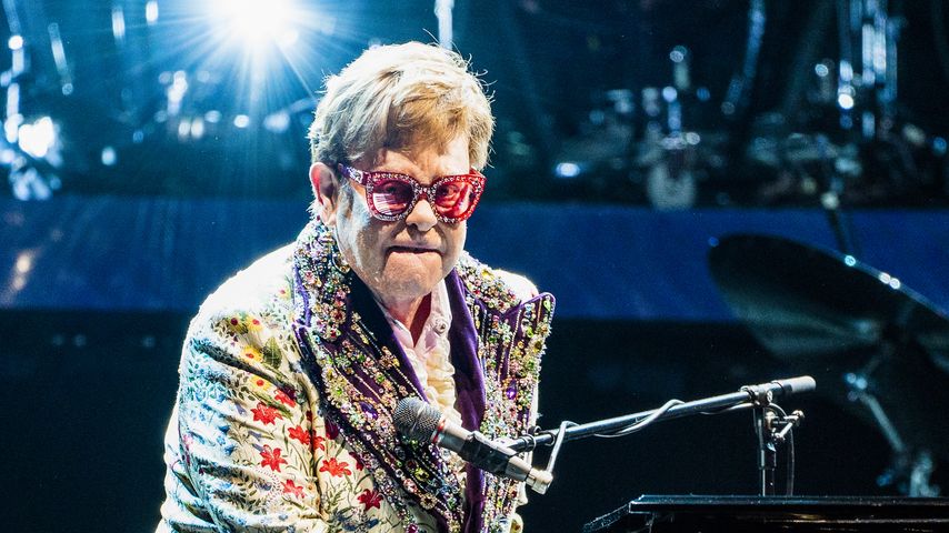 Elton John, Sänger