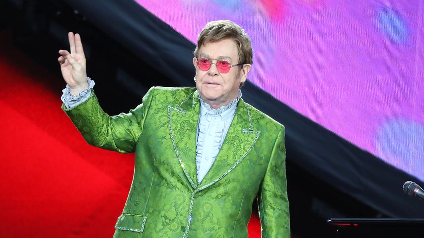 Elton John, Sänger