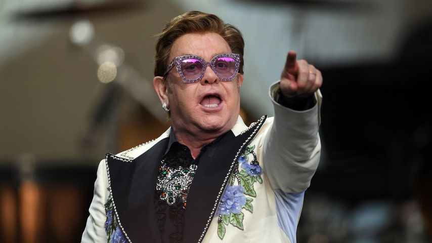 Elton John, Sänger