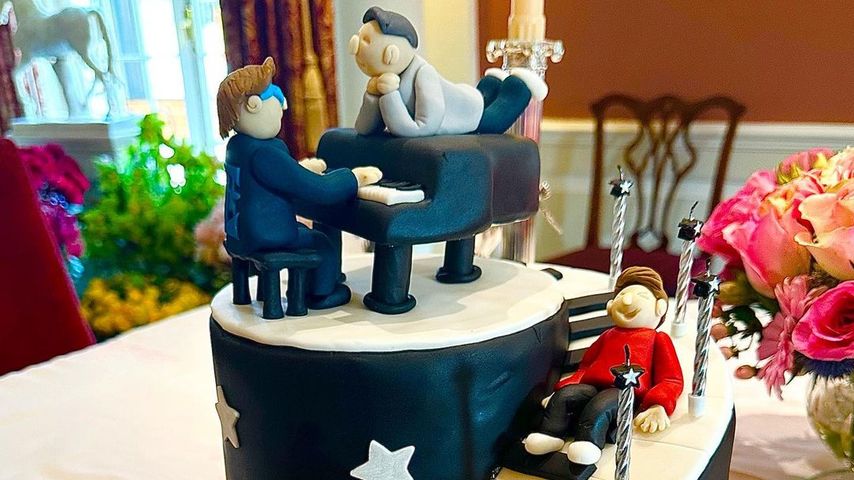 Elton Johns Torte zum 76. Geburtstag