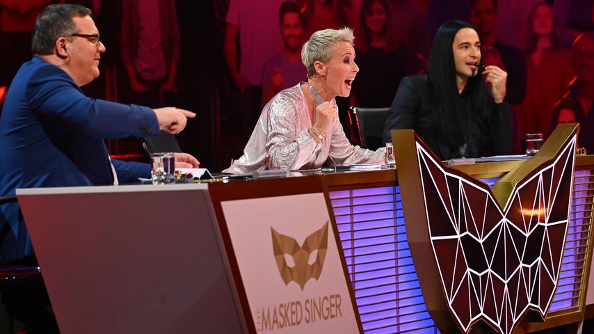Elton, Sonja Zietlow und Bülent Ceylan, das "The Masked Singer"-Rateteam in der vierten Folge