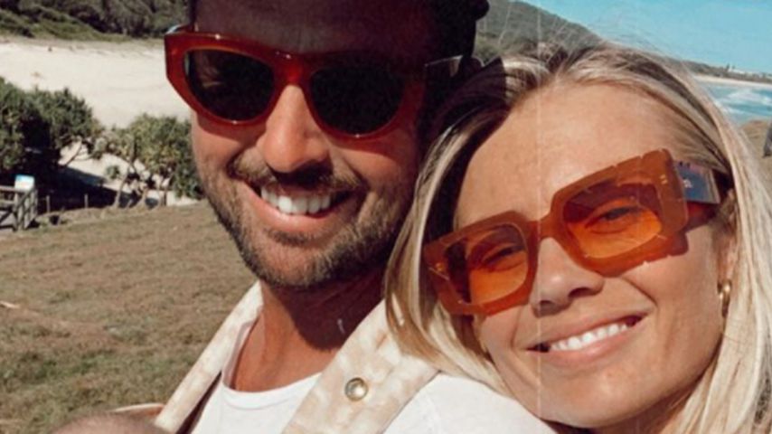 Mit Baby: Elyse Knowles teilt süßes Familienfoto am Strand