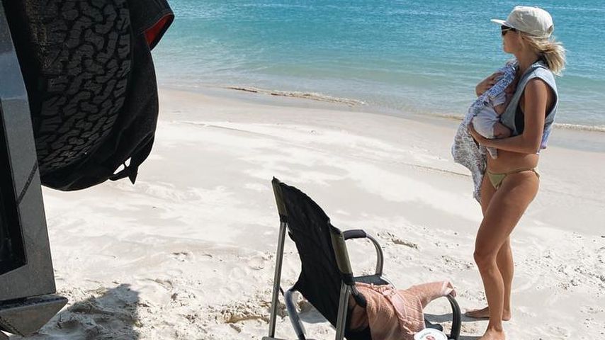 Erstes Camping: Elyse Knowles genießt Urlaub mit Baby!