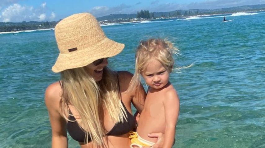 Baby Nummer zwei: Elyse Knowles präsentiert stolz Babybauch