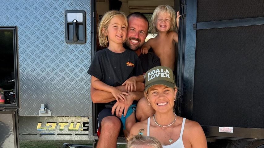 Elyse Knowles und Ehemann Josh Barker mit ihren Kindern, Januar 2026