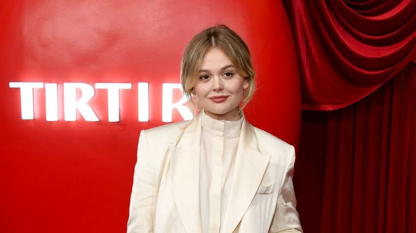Emily Alyn Lind bei V of BTS x TIRTIRs "Radiate In Red"-Kampagnen-Event in Los Angeles