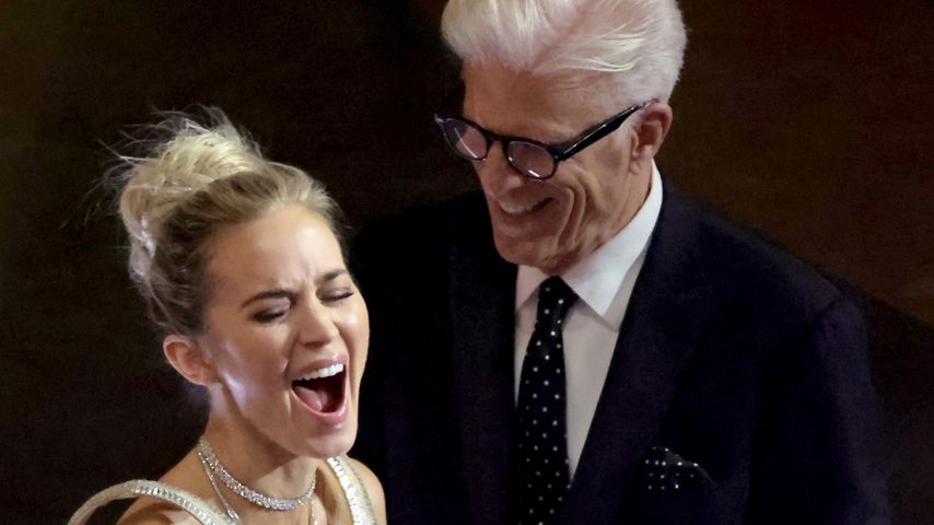 Emily Blunt und Ted Danson lachen gemeinsam in Hollywood 2024