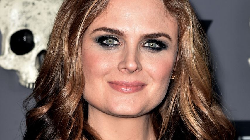 Emily Deschanel zeigt ihre glitzernde Baby-Kugel