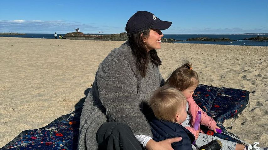 Emily DiDonato mit ihrem Sohn und ihrer Tochter, April 2024
