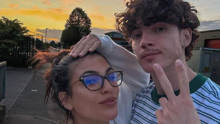 Emily Faye Miller und Cam Holmes,