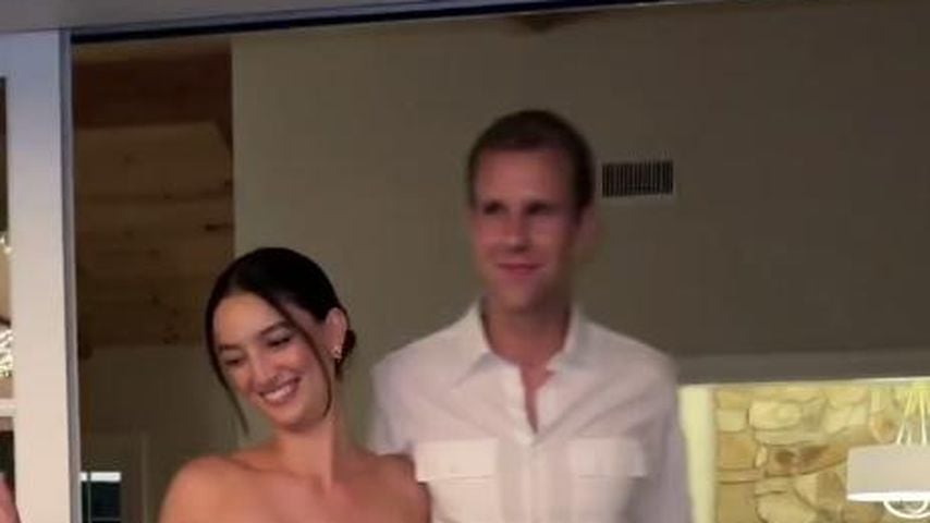 Emily Mariko und ihr Mann bei ihrer Hochzeit