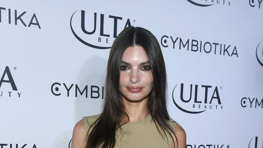Emily Ratajkowski sorgt im Minikleid für Schnappatmung