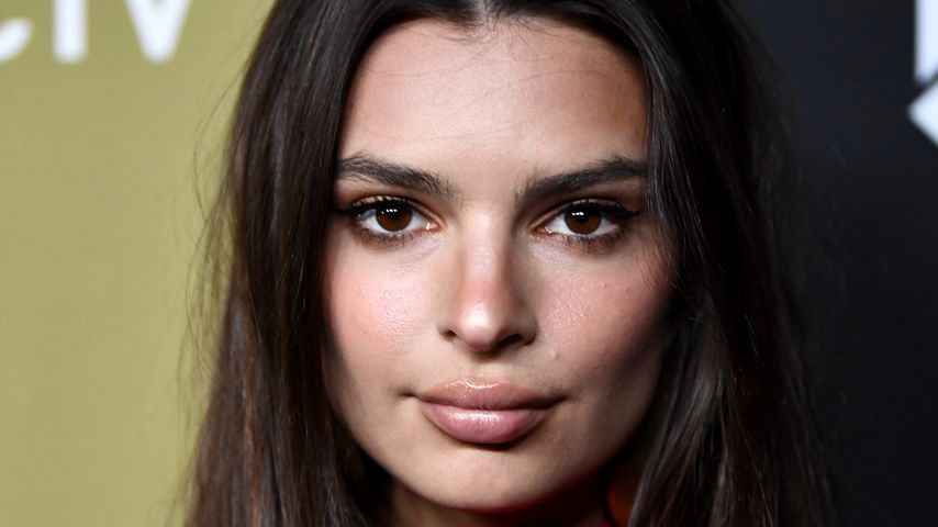 Model Emily Ratajkowski zeigt XS-Taille und Waschbrettbauch