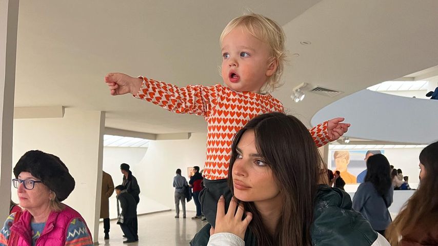 Emily Ratajkowski mit ihrem Sohn Sly im Dezember 2022