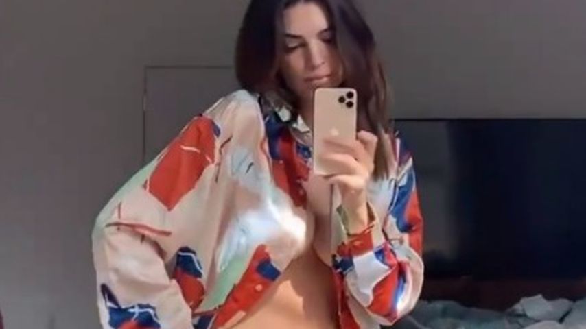Wow! Emily Ratajkowski zeigt stolz ihren After-Baby-Bauch