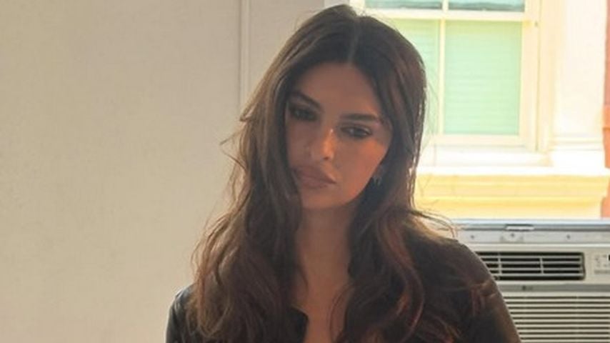 Emily Ratajkowski bei einem Shooting