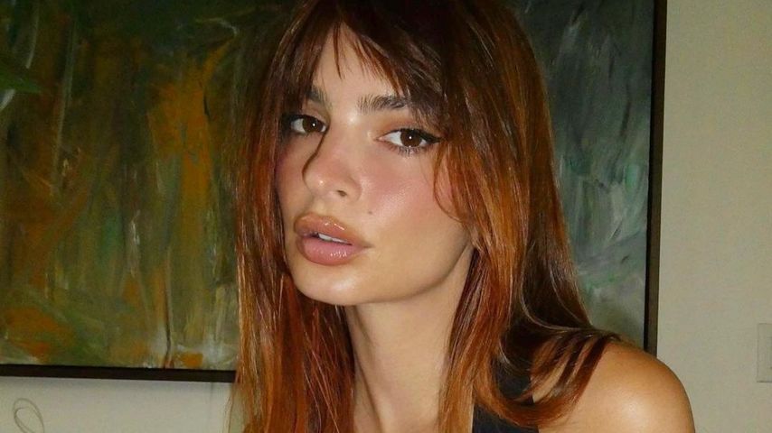 Glänzendes Kupfer: Emily Ratajkowski ist jetzt ein Rotschopf