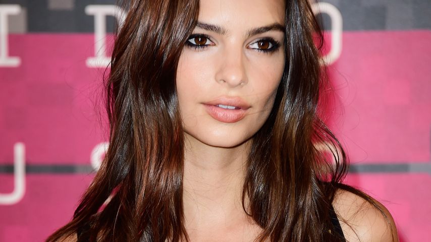 Achtung, Rippen-Blitzer! Emily Ratajkowski im Bauchfrei-Look