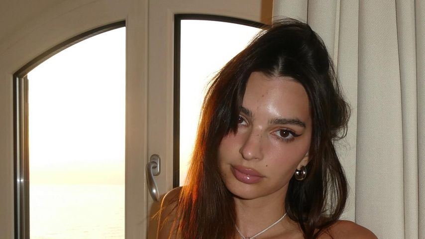 Keine Tan-Lines: Emily Ratajkowski sonnt sich komplett nackt