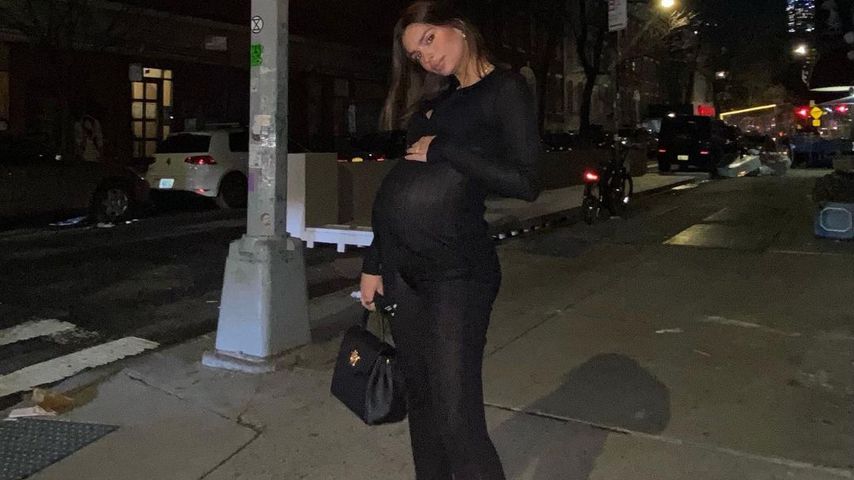 "Platze bald": Emily Ratajkowski im Schwangerschaftsendspurt