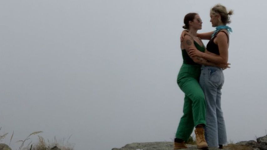 Emily Ritz und Taylor Schilling